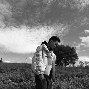 男生蹭一蹭女生突然一跳一跳高清视频
